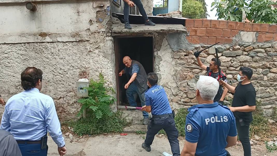 Evine gelen polisi bıçakladı, “Ben peygamberim” dedi 3